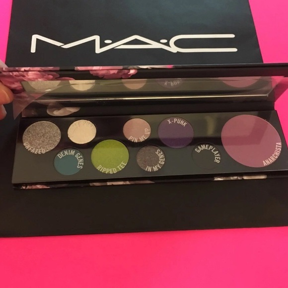 Mac Cosmetics - Picture 3 of 8